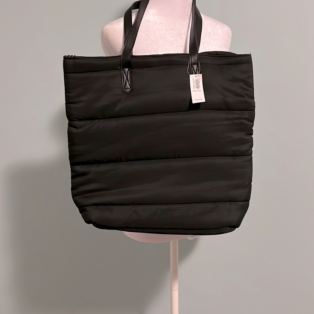Old navy black quilted tote with polka dot interior with pocket and full zip.
